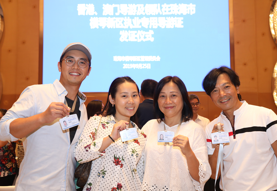 目前，10000个配额总量的澳门单牌车可入出横琴，未来将推动全面放开澳门机动车便利入出合作区。澳门建筑师和导游等专业人士在横琴便利执业将更便利。3条“横琴—澳门跨境通勤专线”方便快捷接送两地员工和居民。