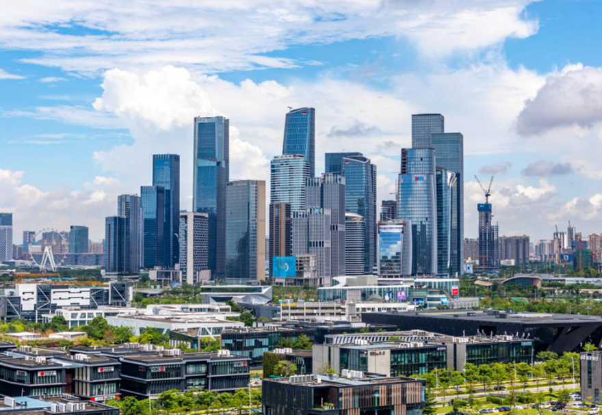 前海落实“双15%”税收优惠政策，充分发挥政策和市场的双重优势，一批港资合资金融、现代物流、信息服务、科技服务及专业服务企业快速集聚。