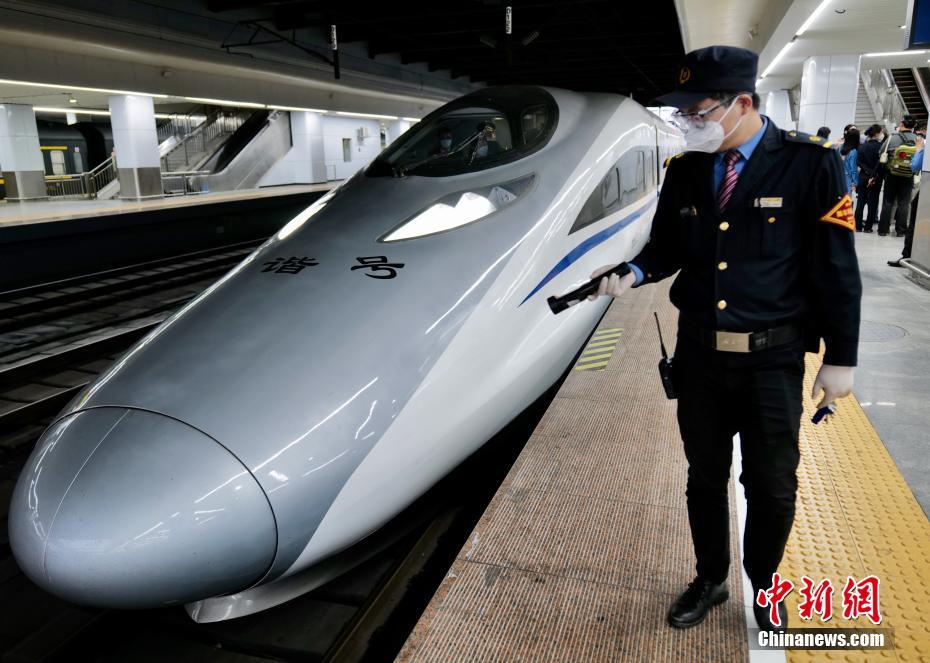 Histórica esta??o de Shenzhen inaugura trem de alta velocidade