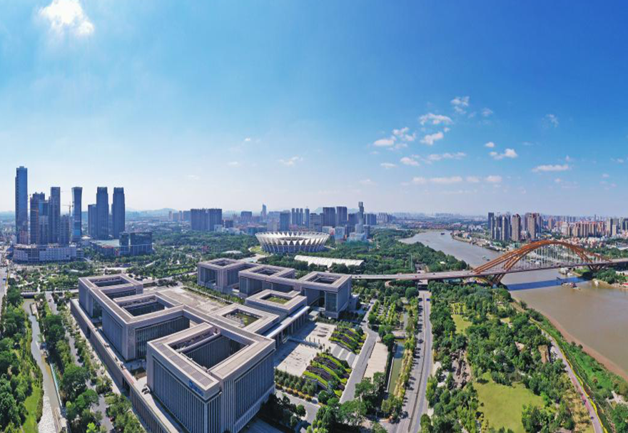 建设佛山三龙湾高端创新集聚区（以下称：三龙湾），是近年来佛山市委、市政府主抓力推的一件大事。三龙湾毗邻广州，位于广佛同城发展核心区域，核心区面积130平方公里。图为三龙湾核心区域。