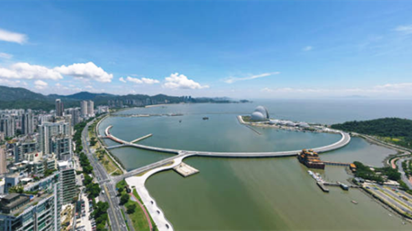 崛起浪漫之城 两代摄影记者镜头下的特区