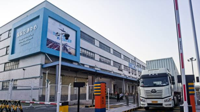 降本30%！东莞—香港国际空港中心运行满月，“一站式”通关广受外贸企业欢迎