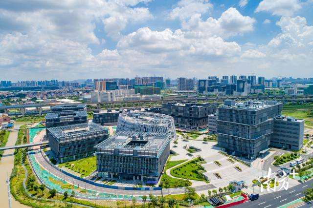季华实验室是广东首批启动建设的省实验室之一，部署了机器人及其关键技术等八个研究方向，图为实验室俯瞰图。符诗贺 摄
