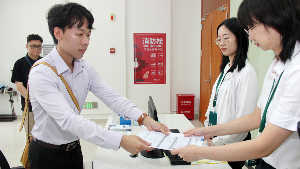 澳门医疗人员跨境执业新规今起实施 证书20天内可到手