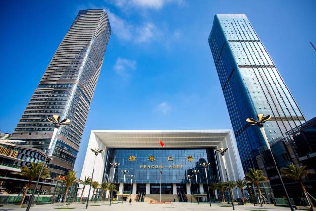 琴澳之间路相连、关相通、心相亲。