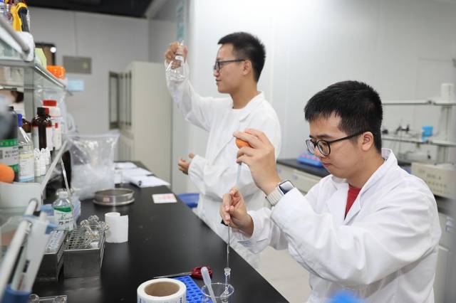 艾薇药业研发实验室。