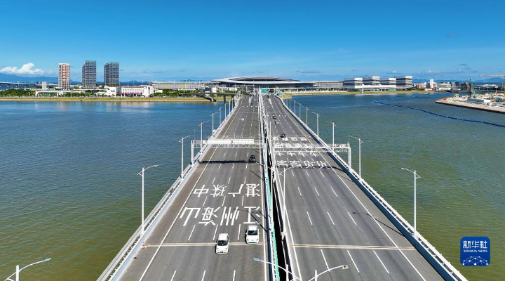 港珠澳大桥口岸多项客流数据创新高 单日出入境旅客量突破10万人次