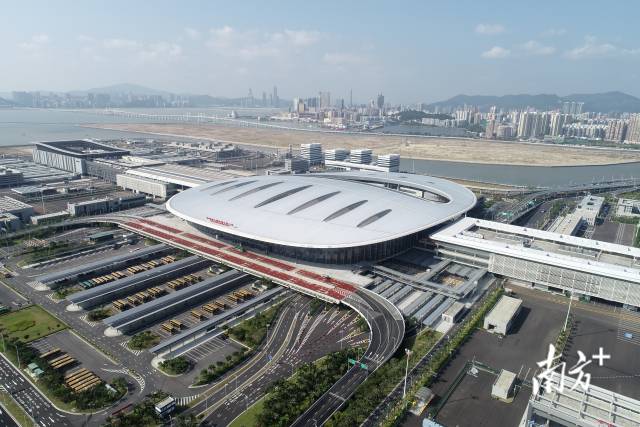 港珠澳大桥珠澳口岸人工岛。