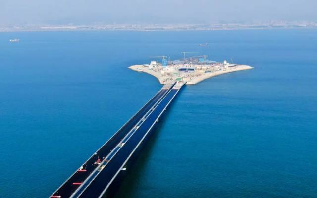 2023年11月27日，深中通道西人工岛，形似巨大的风筝。图/新华