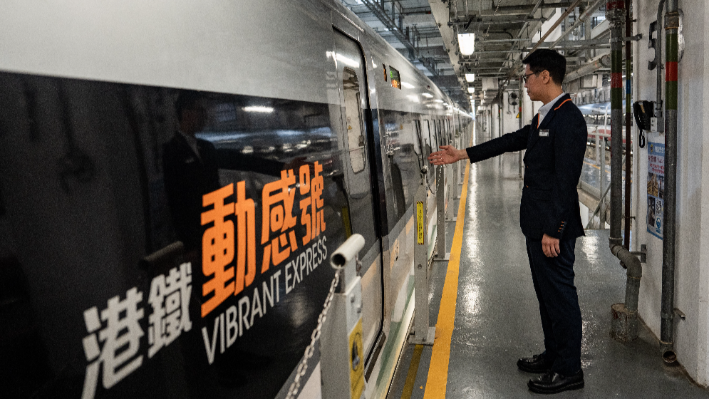 “动感号”高铁司机严百坚：开着时速300公里的“超跑”驰骋大湾区
