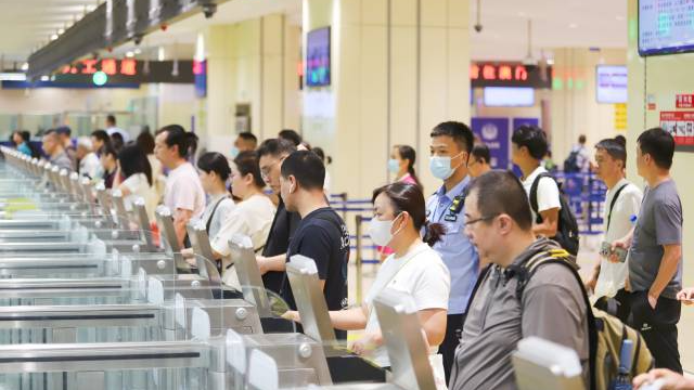 今年以来青茂口岸验放出入境人员约1500万人次