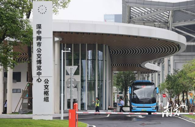 深中跨市公交博览中心公交枢纽站。 南方+ 叶志文 拍摄
