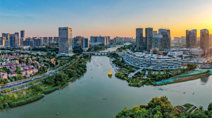 梁振英率团“广州南沙行”，聚焦与香港合作共赢