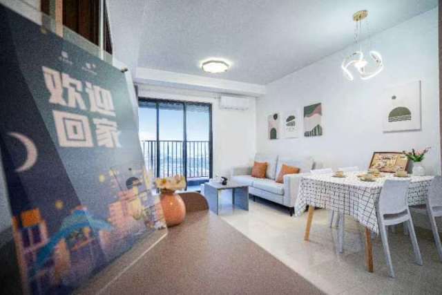 公寓按高标准拎包入驻配置，配齐电视、洗衣机、冰箱等家电，公寓还配备健身房、阅读室等公共区域，为港澳青年提供休闲空间。