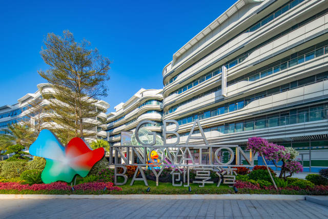 南沙着力吸引更多以港澳青年为重点服务对象的众创空间、加速器等申报青创基地，拓展优质就业创业空间。