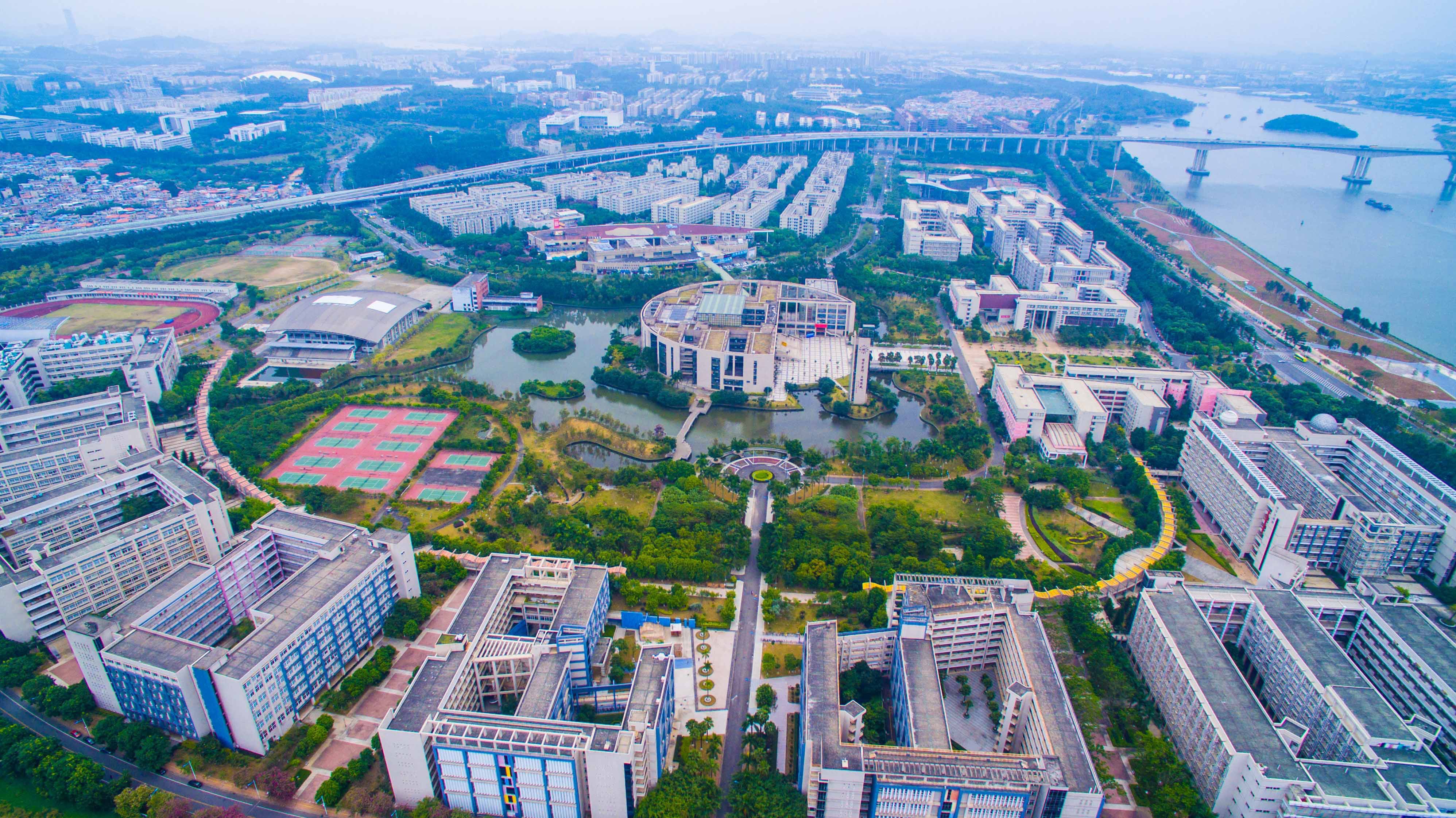 广州大学城聚集12所高校，是广州创新资源的“沃土”。摄影：肖雄