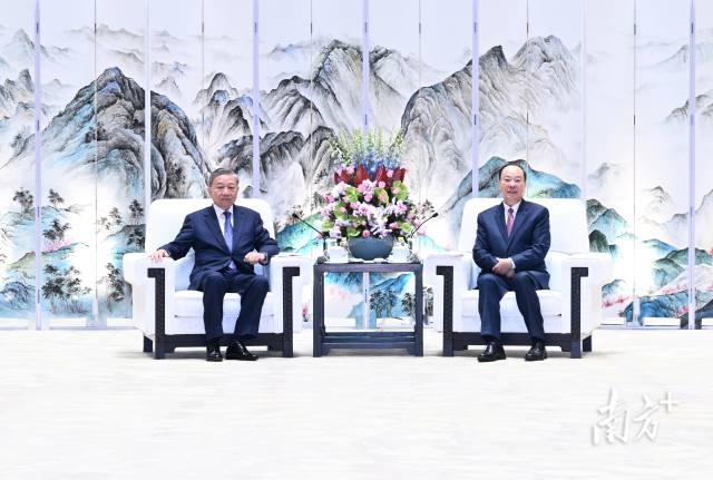 8月18日，省委书记黄坤明与来粤访问的越共中央总书记、国家主席苏林会见交流。南方+记者 王辉 摄