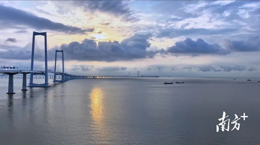 深中通道日出。南方拍客 颜学敏 摄