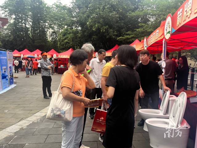 禅城举办“以旧换新”进社区主题活动，深受群众欢迎。