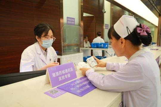 今年7月，佛山开出“港澳药械通”首张干眼症创新药处方。