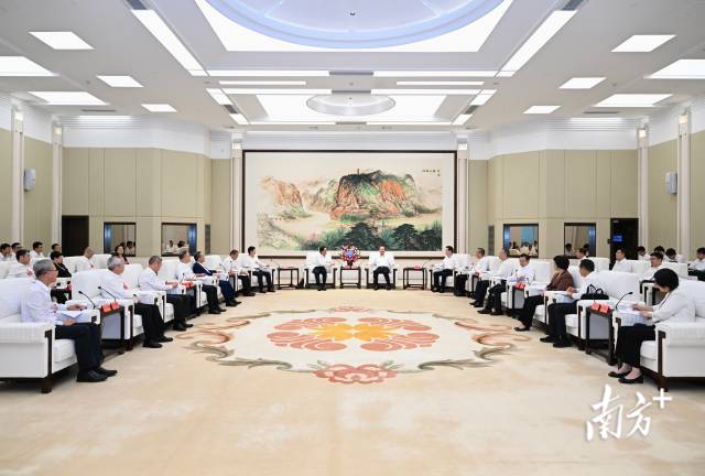 黄坤明黄楚平会见澳门特别行政区第十四届全国人大代表专题调研组