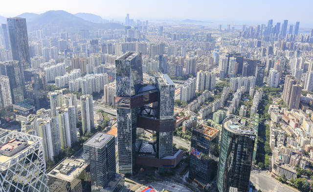 2024年前7个月，深圳平均每小时有28件专利获得授权，有9件发明专利获得授权。图为腾讯滨海大厦。 南方+ 鲁力 拍摄