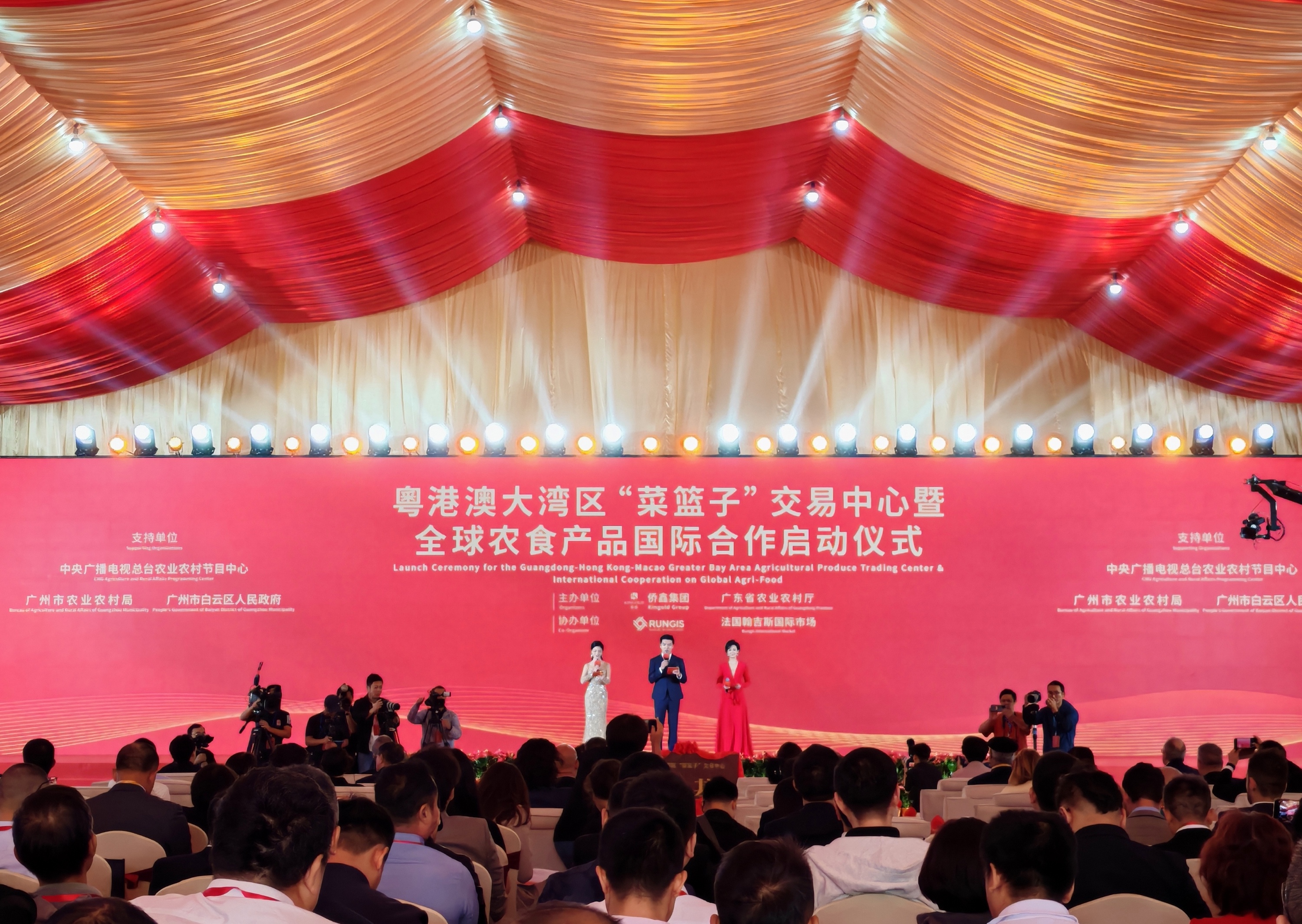 仪式现场。人民网 宁玉瑛摄