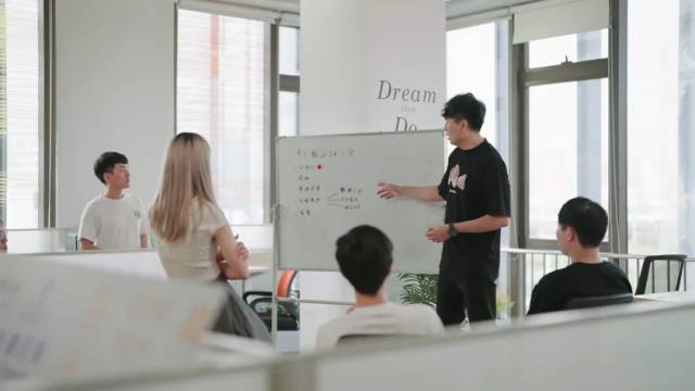 ▲如今的办公室是一个整洁、有朝气、没有太多间隔的空间
