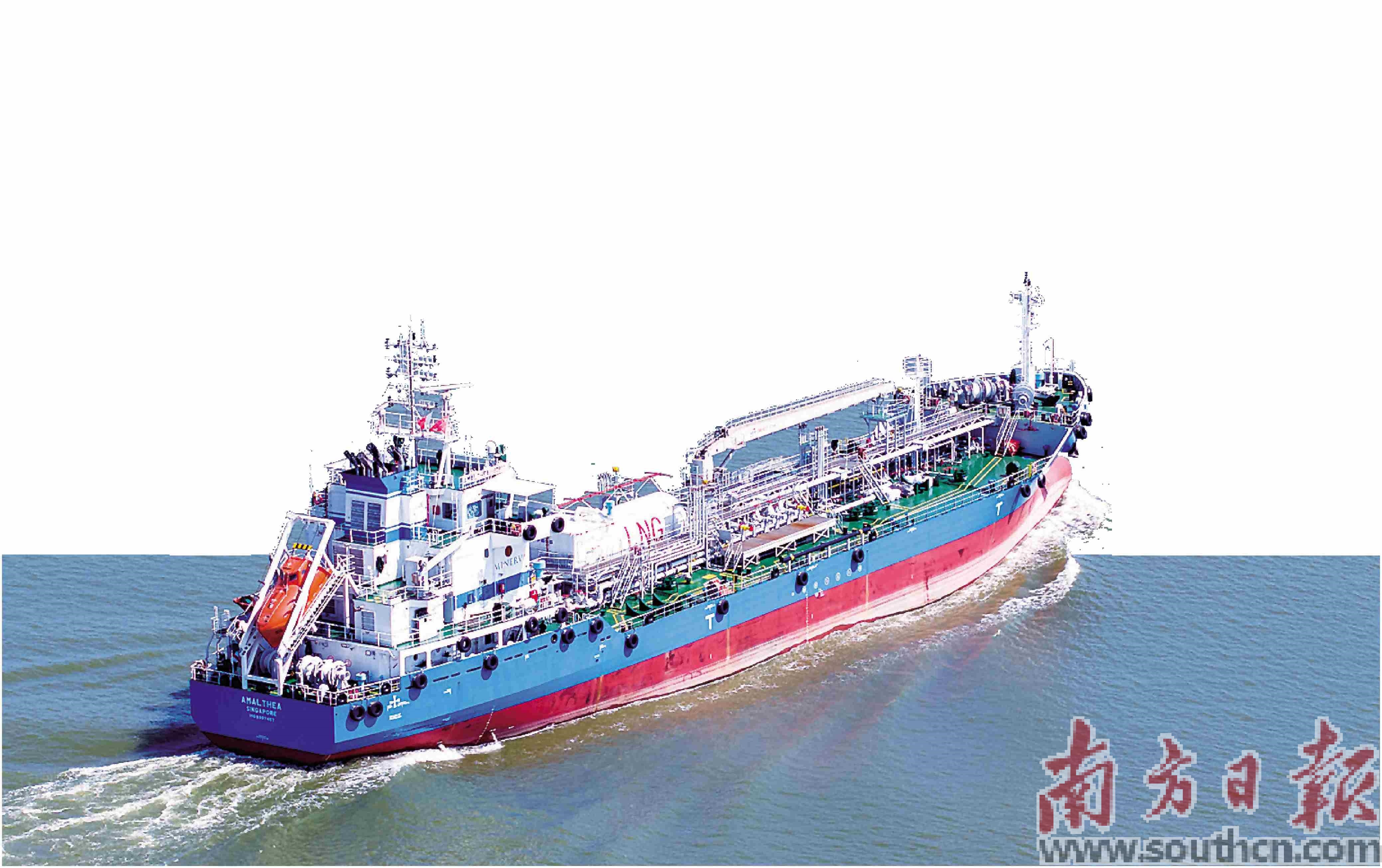 江门航通设计建造的新型绿色低碳双燃料加油船AMALTHEA轮。江门航通供图