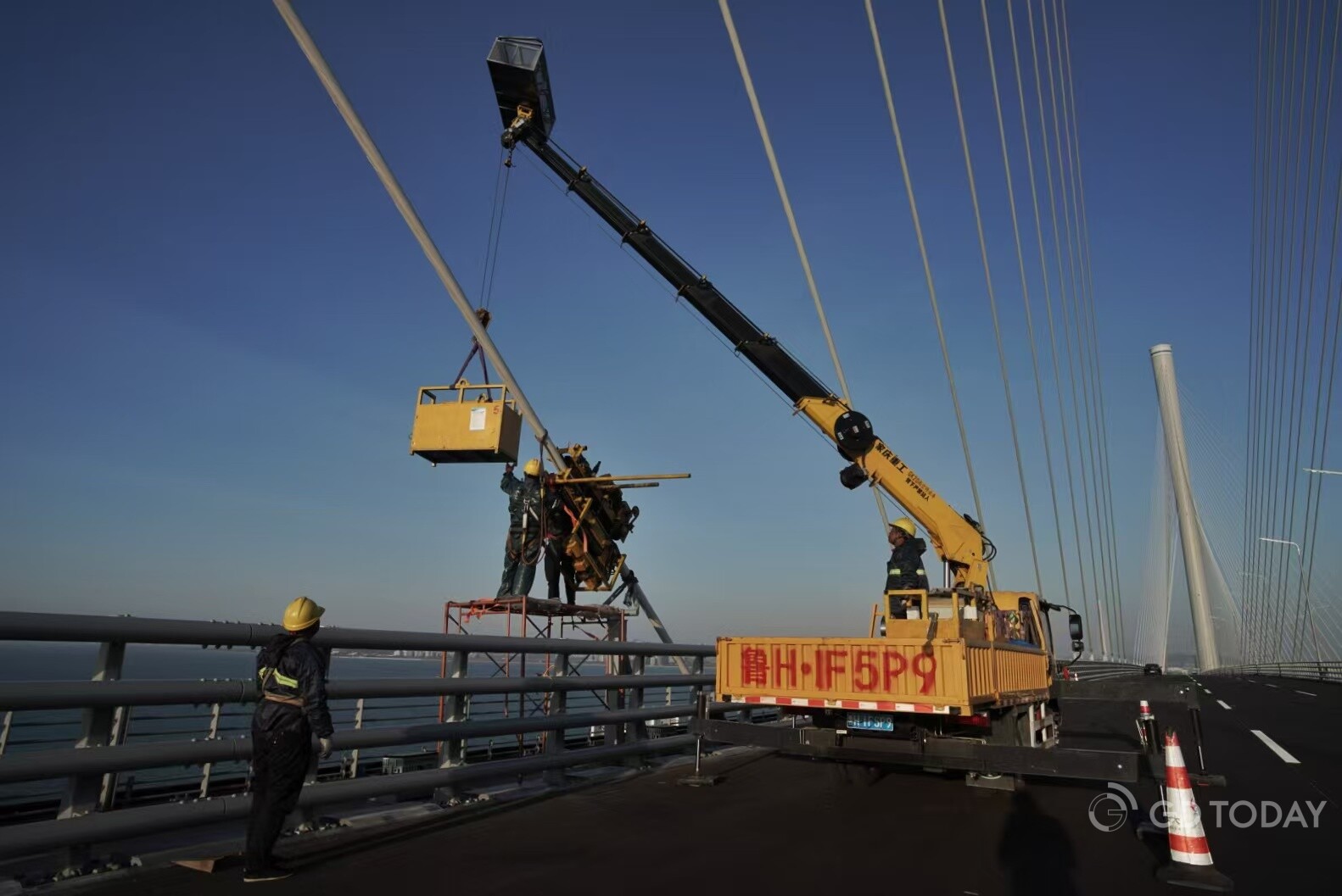Construction workers are putting the finishing touches on the Huangmaohai Passage, which is set to open to traffic soon.