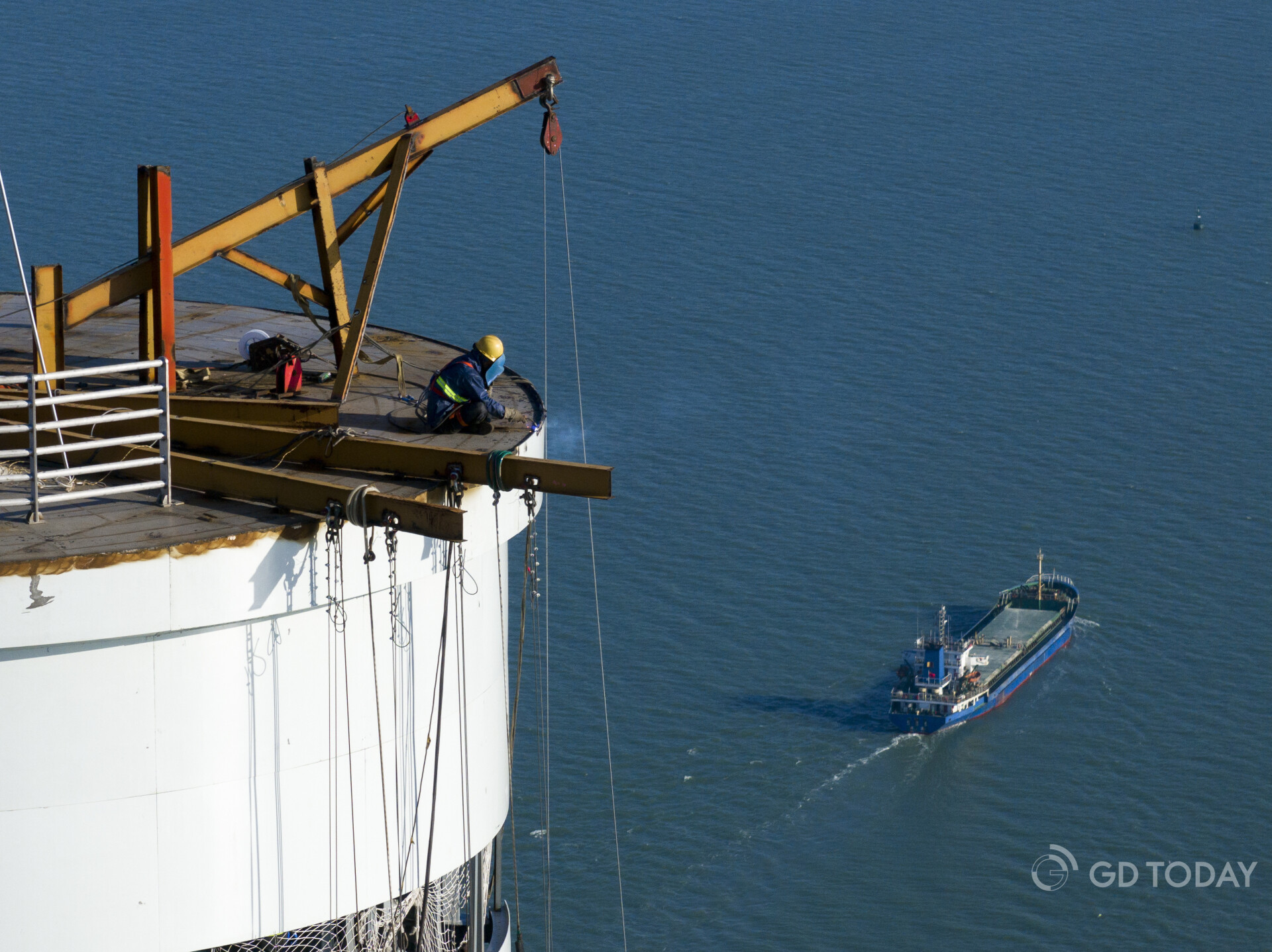 Construction workers are putting the finishing touches on the Huangmaohai Passage, which is set to open to traffic soon.
