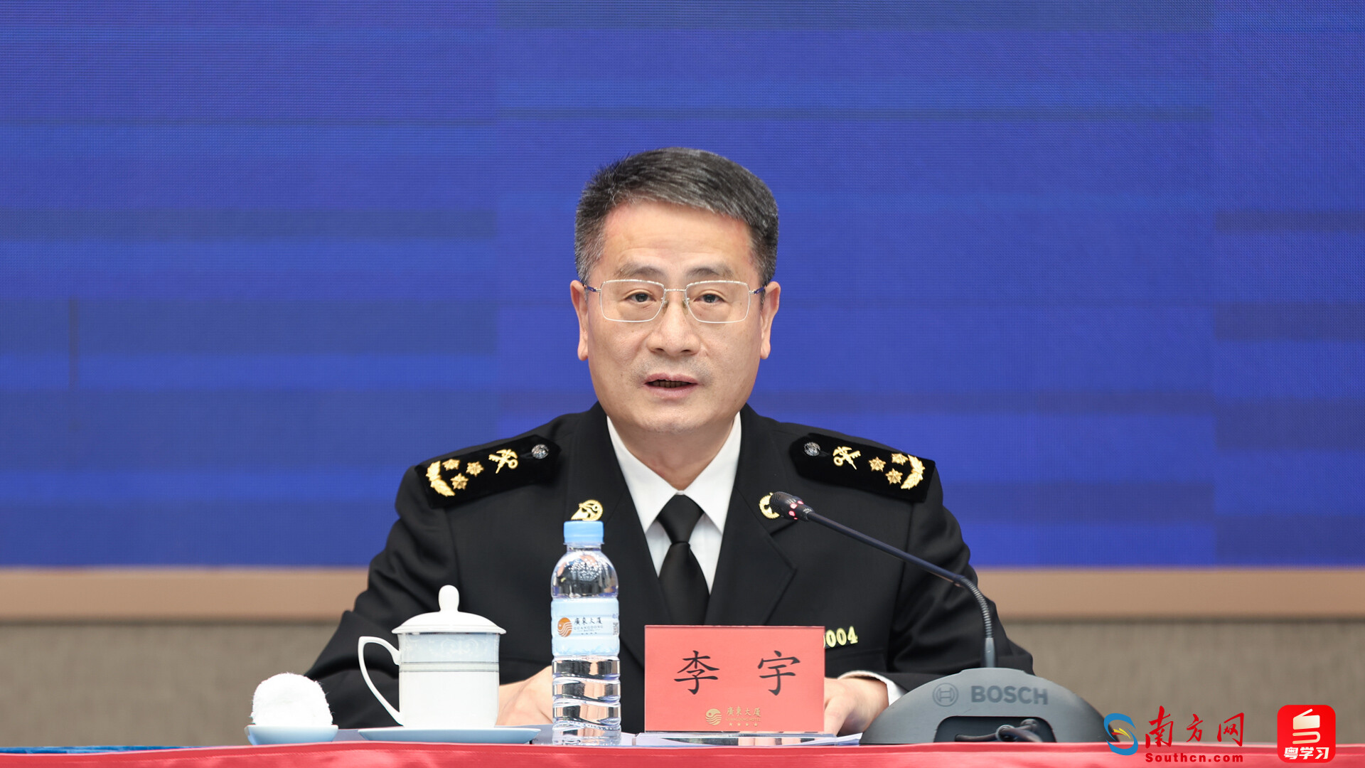 广州海关党委委员、副关长李宇。