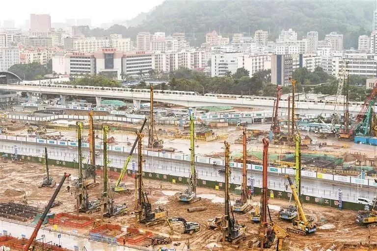 ▲深圳机场东枢纽建设现场。宝安日报记者 刘安邦 李雅静 摄