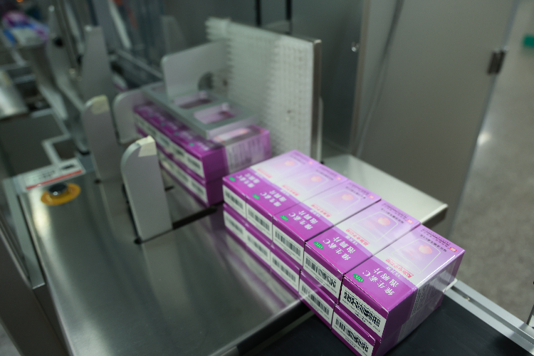 图为香港联邦制药有限公司在中山生产的“维生素C泡腾片”。图源南方+