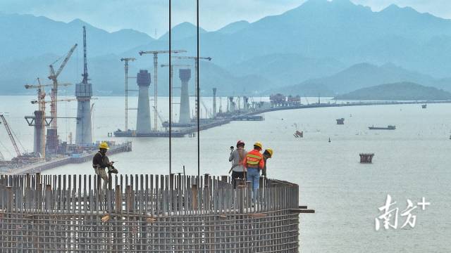 2022年10月20日，黄茅?？绾Ｍǖ揽刂菩越诘恪泼┖４笄藕透呃父鄞笄帕阶髑诺?座主塔正在“节节攀升”。  