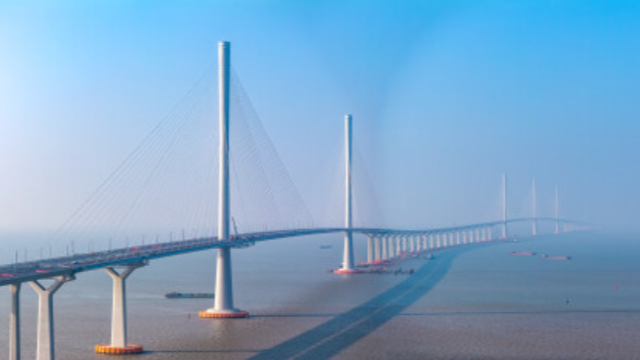 飞虹道道越蓝海！我国建成和在建跨海桥梁约100座
