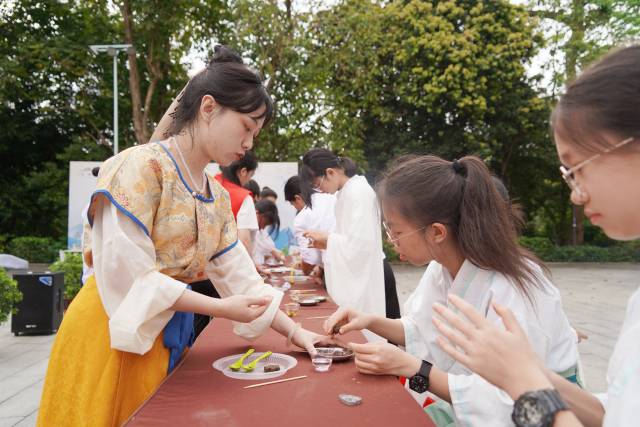 广东罗浮山景区凭借“文旅融合新画卷：非遗点亮罗浮之旅”的“文旅+非遗”模式，成功入选风景名胜区文旅融合典型案例
