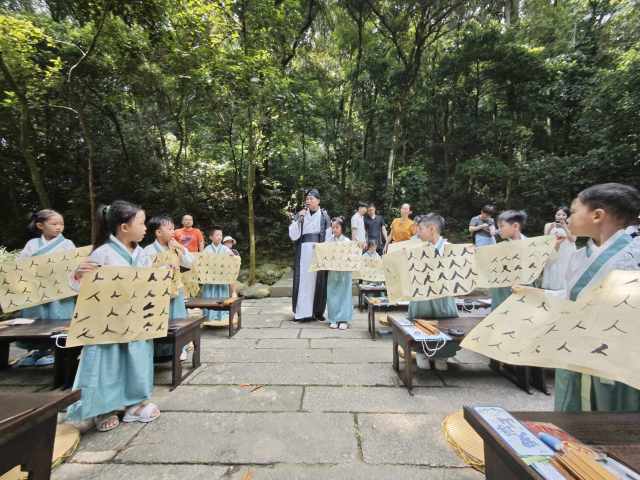 广东罗浮山景区凭借“文旅融合新画卷：非遗点亮罗浮之旅”的“文旅+非遗”模式，成功入选风景名胜区文旅融合典型案例