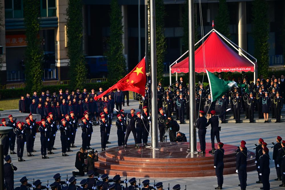 12月20日，澳门特别行政区政府隆重举行升旗仪式，庆祝澳门回归祖国25周年?！? title=