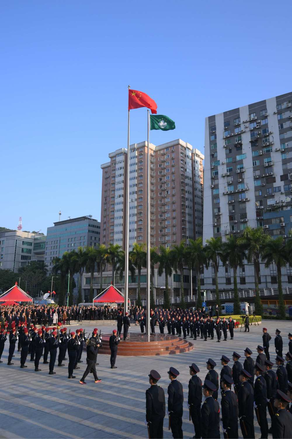 12月20日，澳门特别行政区政府隆重举行升旗仪式，庆祝澳门回归祖国25周年?！? title=