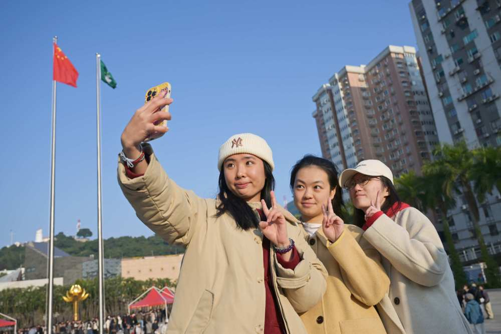12月20日，澳门特别行政区政府隆重举行升旗仪式，庆祝澳门回归祖国25周年。　
