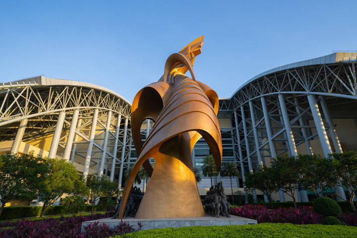 这是2024年12月2日拍摄的东亚运动会体育馆外景。新华社发（张金加 摄）