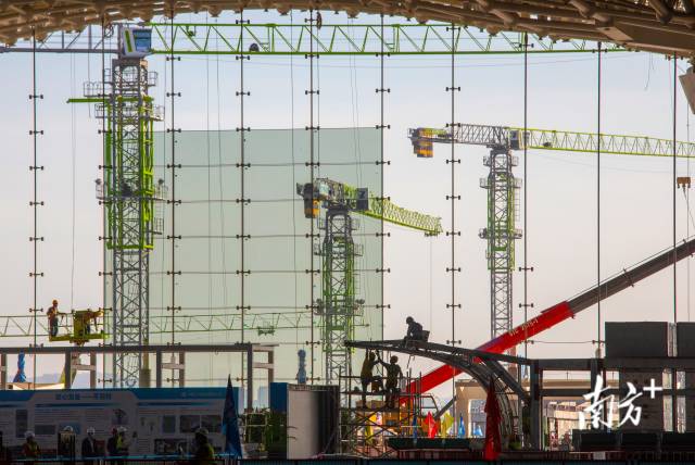 广州白云机场三期扩建工程建设现场。