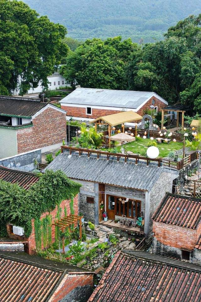 高要铁岗社区盘活闲置的半山农房和古村落群，打造了屋顶咖啡项目。陈彦成 摄 高要铁岗社区盘活闲置的半山农房和古村落群，打造了屋顶咖啡项目。陈彦成 摄