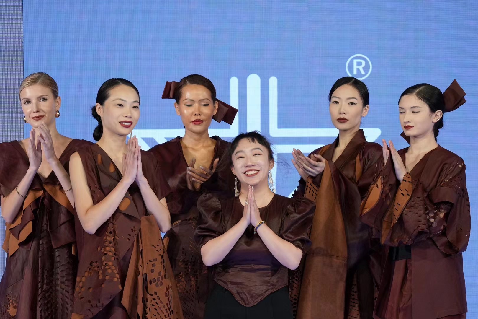 中雍云纱登上纽约时装周T台。图片来源：受访者提供