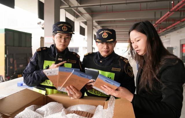 全国首票粤港“一单两报”进口货物顺利通关
