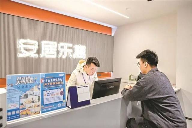 来深求职高校毕业生入住安居乐寓地勘大院店。深圳特区报记者 毕晗 摄