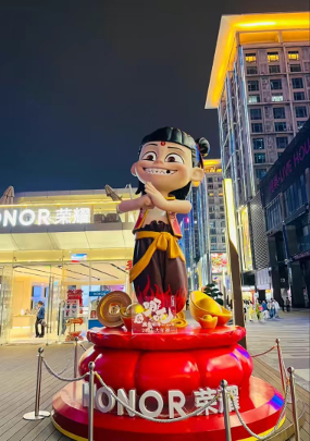 在东莞市区的大型哪吒手办。图源网友Z.7