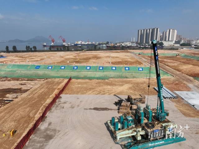 大湾区大学（滨海湾校区）一期工程一标段项目正式开工建设