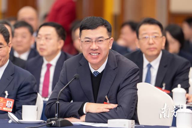 全国人大代表，广东省发展改革委党组书记、主任，省大湾区办主任艾学峰：推动科技创新和产业创新融合发展
